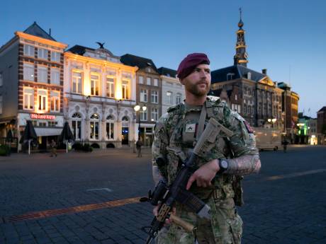 Gewapende Rode Baretten in de Bossche binnenstad: ‘We zijn er voor uw veiligheid’