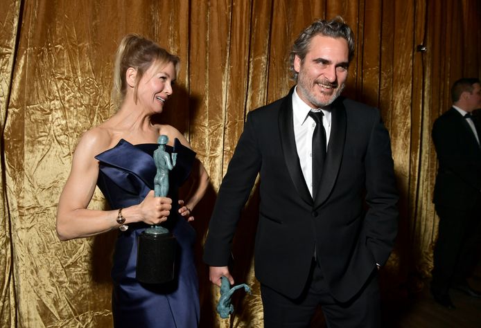 Renée Zellweger en Joaquin Phoenix zijn de grote winnaars van de SAG Awards.