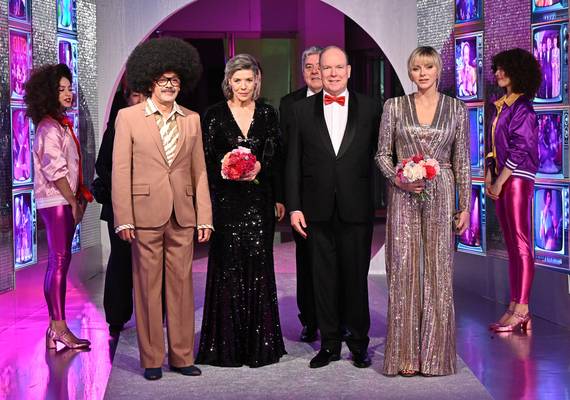Monaco: prinses Charlene als discobal op het Rozenbal 