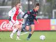 Romée Leuchter schiet koploper Ajax langs PSV in Eredivisie Vrouwen, FC Twente wint met 9-0