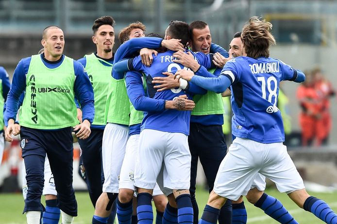 Een beeld van juichende spelers van Brescia, hier in de wedstrijd tegen Salernitana. © PanoramiC / PHOTO NEWS PICTURES