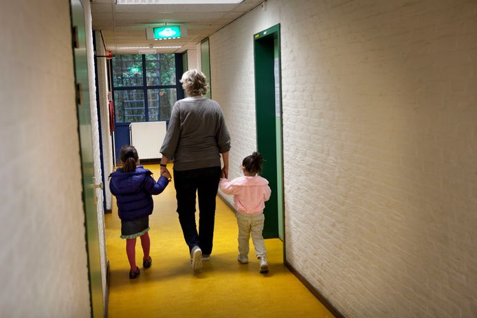 Enkele honderden kinderen die rechtmatig in Nederland zijn, leven in armoede. De kinderen op de foto komen niet in het rapport voor.