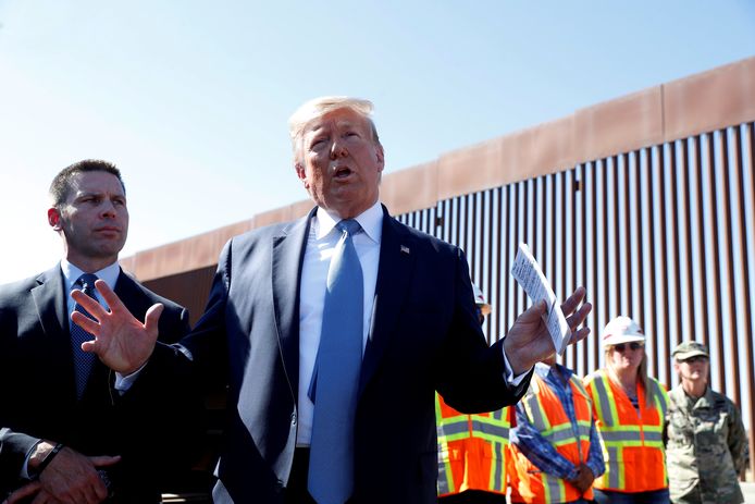 VS-president Donald Trump bracht in september 2019 ene bezoek aan het Otay Mesa in Californië waar een bestaand grenshek wordt uitgebreid.