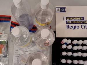 Zeven verdachten opgepakt: vuurwapen en 116 flessen lachgas gevonden bij huiszoeking