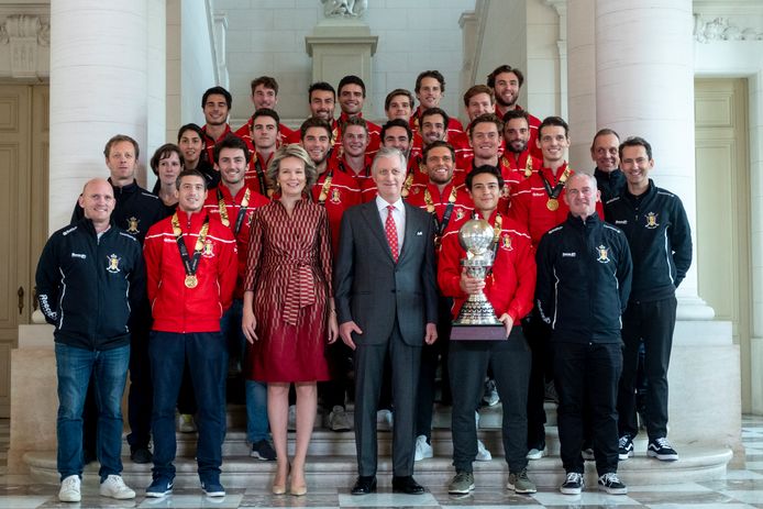 De Red Lions met hun WK-Trofee op bezoek bij Koning Filip in 2018.