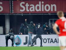 De jongens met hun capuchons leven oprecht in de waan dat ze iets heel indrukwekkends aan het doen zijn