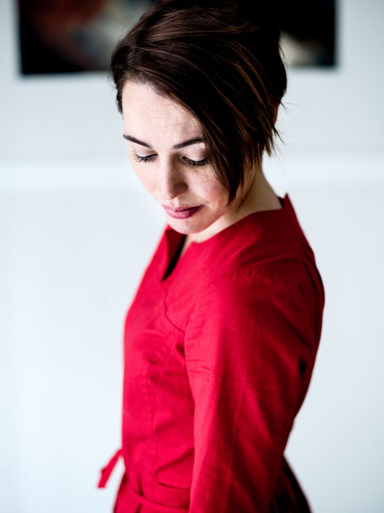 “Als kind begreep ik natuurlijk weinig van wat hij deed. Maar toen ik elf werd, had hij voor mij een speciaal bundeltje laten drukken, vol gedichtjes over mij. Daar was ik ontzettend blij mee, want ik begreep wel dat niet ieder kind zoiets krijgt.”  Beeld Johan Jacobs Humo