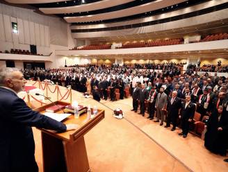 Eerste zitting van nieuw parlement in Irak onderbroken na hevige ruzies 