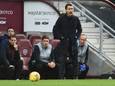 Giovanni van Bronckhorst coachend langs de lijn tijdens Hearts - Rangers (0-2) zondag in Edinburgh.