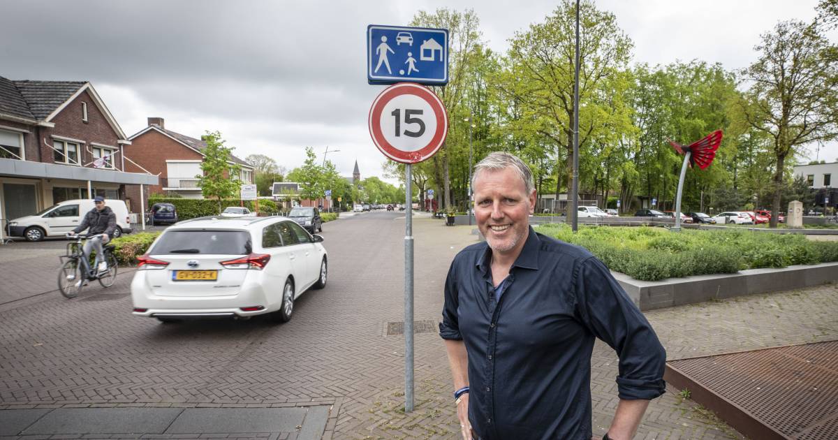 Kijk! Een wethouder die meedenkt en naast de bewoners staat.