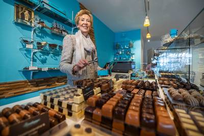 Madame Bonbon Bleu Blanc (75) eet er elke dag één, stopt na 40 jaar, gaat piano spelen en Italiaans