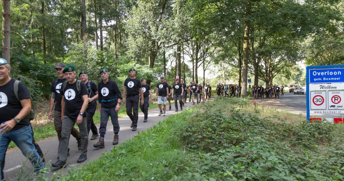 75 wandelaars lopen ter nagedachtenis aan