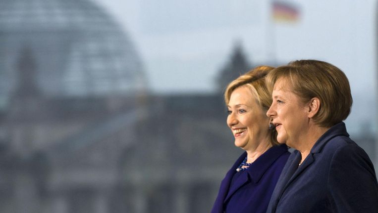 Hillary Clinton en Angela Merkel. Beeld epa