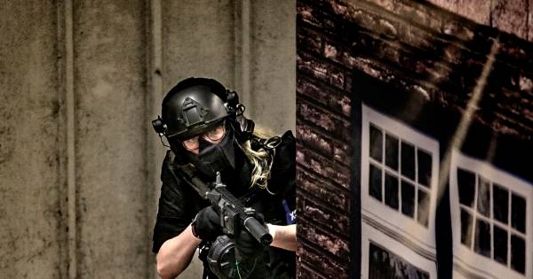 Vuurgevechten en hinderlagen in Helenaveen | De Peel - Eindhovens Dagblad