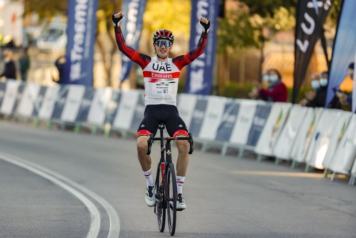 Brandon McNulty remporte la première course de la saison sur route en Europe.