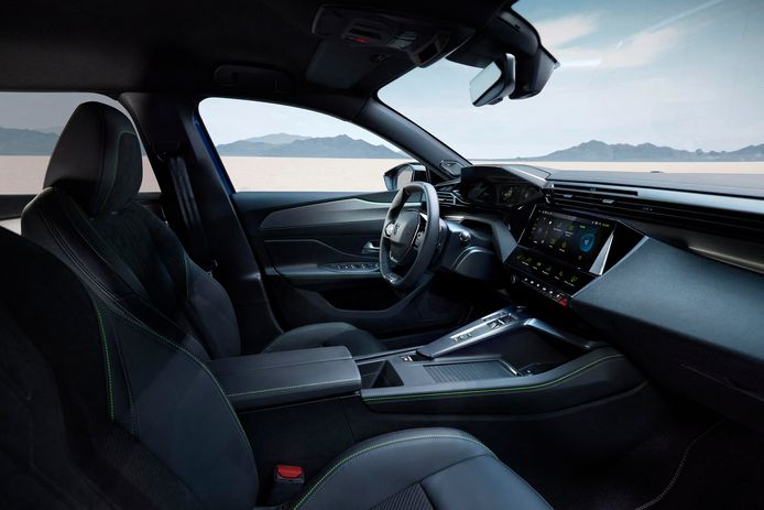 De Peugeot 408 lijkt op de 308 vanbinnen