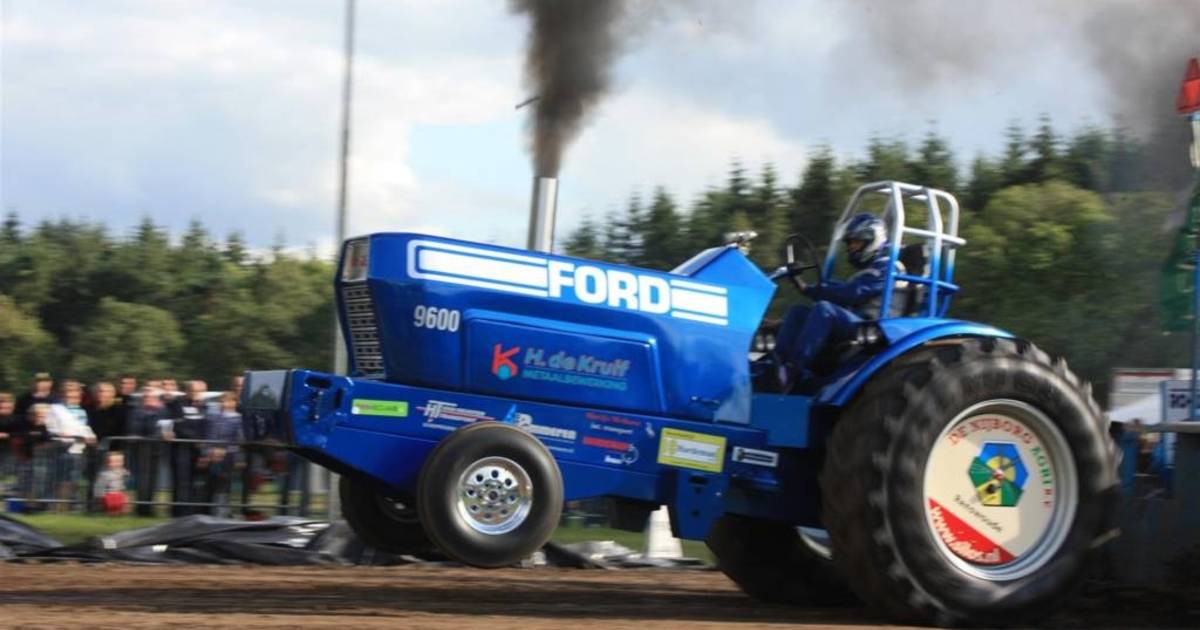 Tractoren ronken en brullen in Speuld