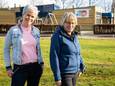 Sandra Schreurs (links) en Jolanda Roke op de grond waar volgens hen een nieuwe school gebouwd zou kunnen worden. Niet ver van het huidige Palet, maar niet op de door de gemeente bedachte Aldi-locatie.