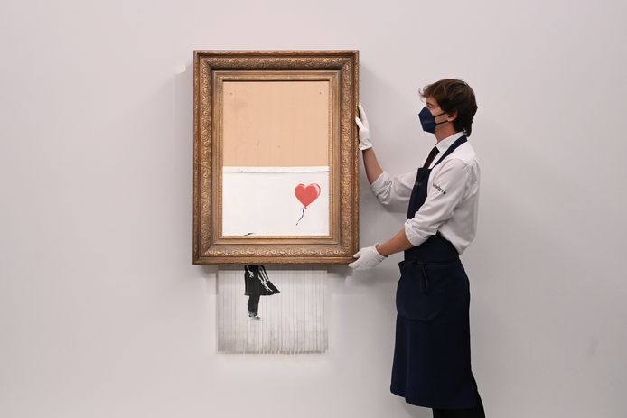 Deels versnipperd kunstwerk Banksy in de verkoop voor bijna 6