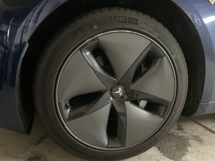 De zogenaamde ‘Aero Wheels’ van een Tesla