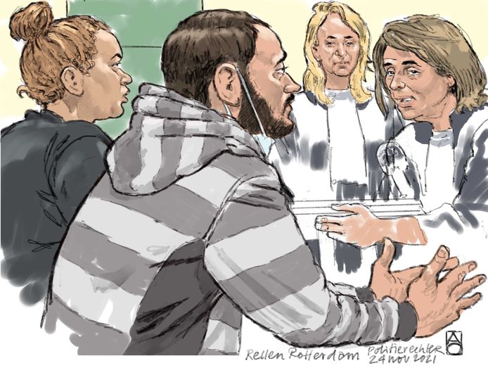 De twee verdachten tegenover de rechter tijdens de supersnelrechtzitting