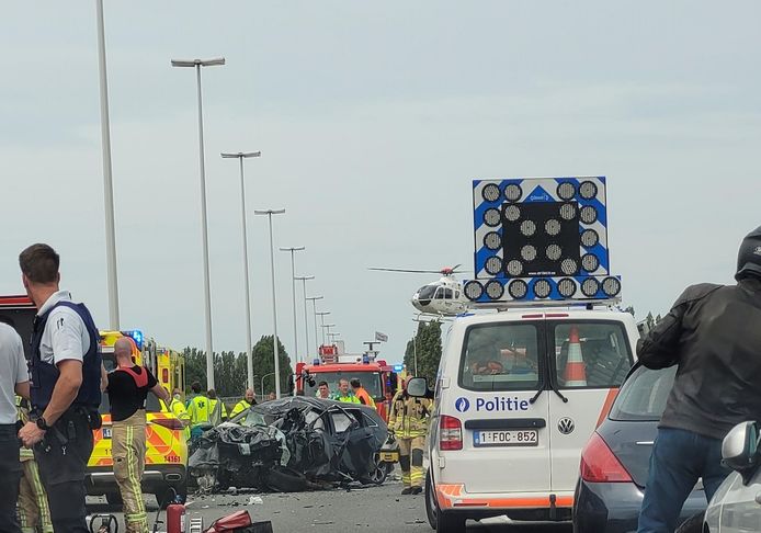 De spookrijder reed frontaal in op een camper langs de A10 in Zandvoorde.