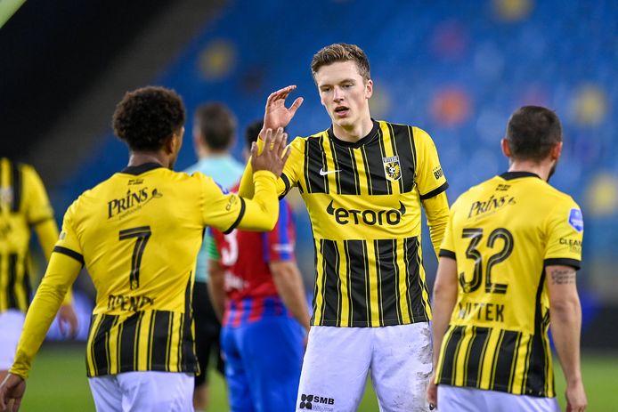 Daan Huisman van Vitesse brak na 22 minuten de ban in het bekerduel tegen DVS'33.