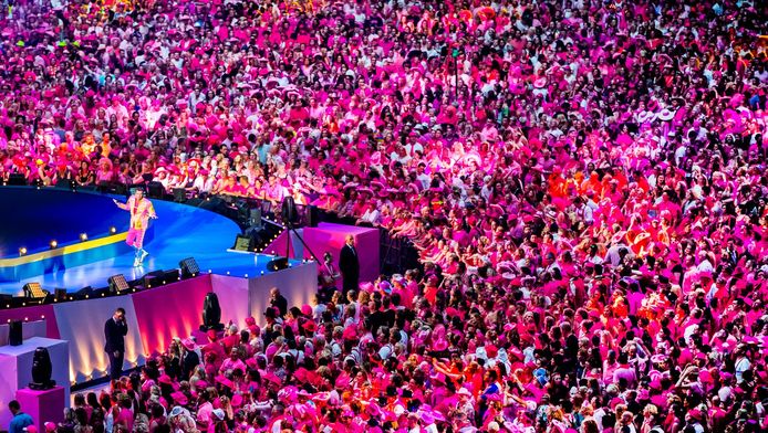 Evenals vrijdag worden zaterdagavond weer vele duizenden in het roze geklede mensen verwacht.