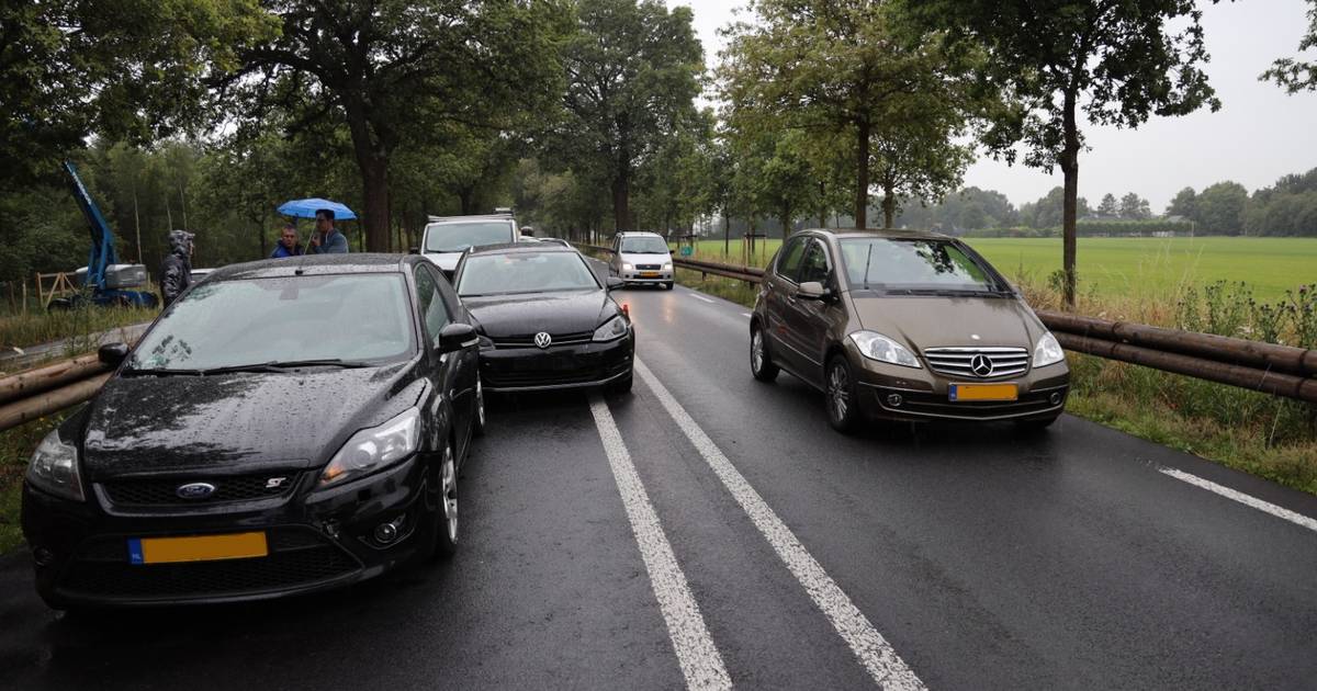 Vier autos betrokken bij kettingbotsing nabij Schaijk, één gewonde naar het ziekenhuis.