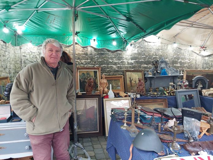 GENT - Jean-Marie (68), al dertig jaar antiekhandelaar aan Sint-Jacobs.