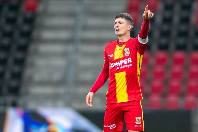 Bas Kuipers geeft als aanvoerder van GA Eagles aanwijzingen tijdens het duel met NEC van afgelopen maand.