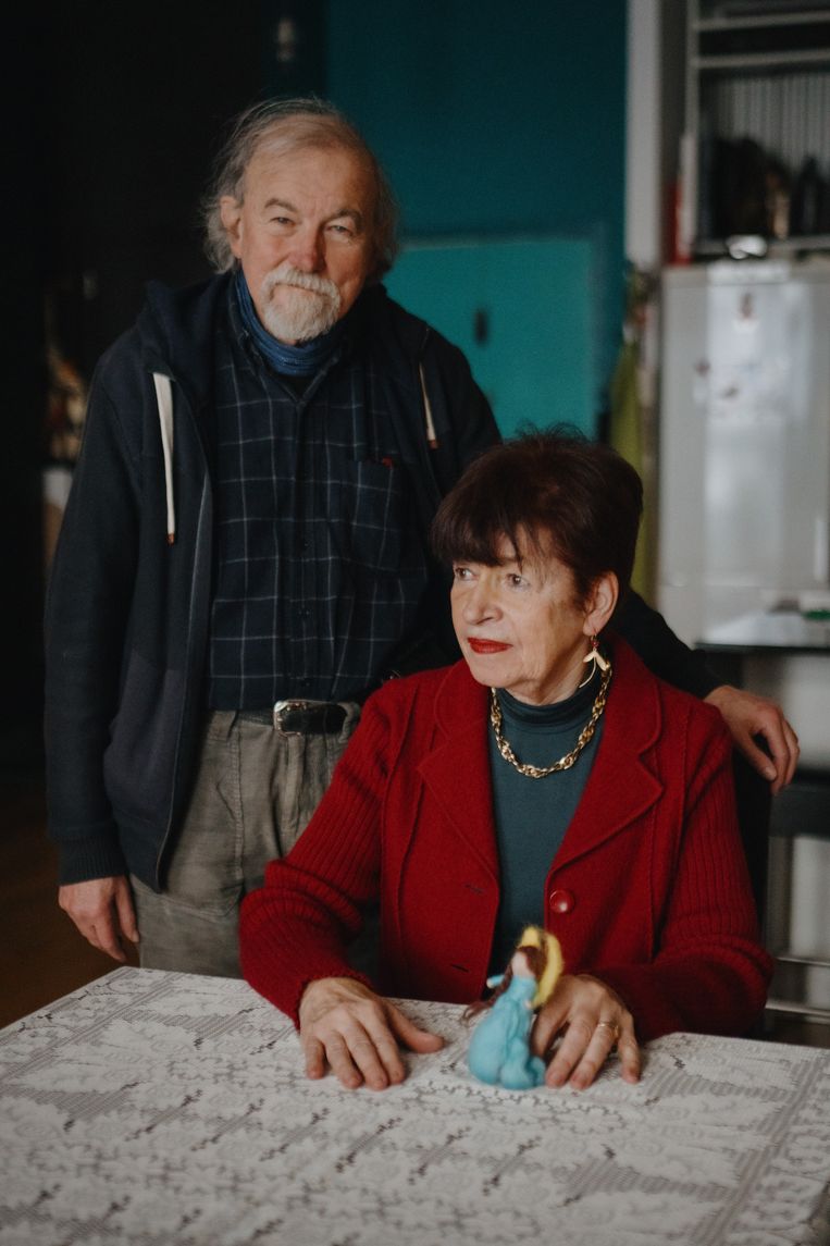 Piet en Agnes Slosse. ‘We zijn een beetje zoals een rubberen badeendje’, zegt Agnes. ‘Dat gaat ook weleens kopje onder maar komt altijd weer boven.’ Beeld Wouter Van Vooren