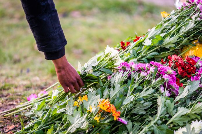 Bloemen op plek van dodelijk ongeval in Eindhoven