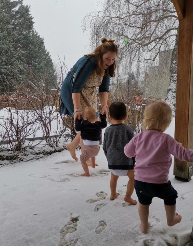 ‘Hoera! Verse sneeuw! Nu kunnen de kinderen sneeuwtrappelen’, plaatst kinderdagverblijf Hestia op Facebook.   Beeld Hestia Kinderopvang - Facebook