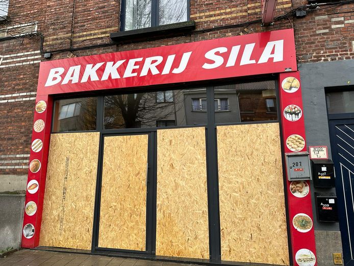 In de Frans van Ryhovelaan in Gent werd in de nacht van woensdag op donderdag een Koerdische bakkerij vernield.