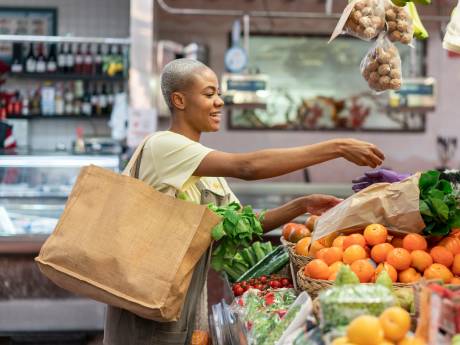 Weet wat je uitgeeft en ga voor houdbaar: zo bespaar je op de dagelijkse boodschappen