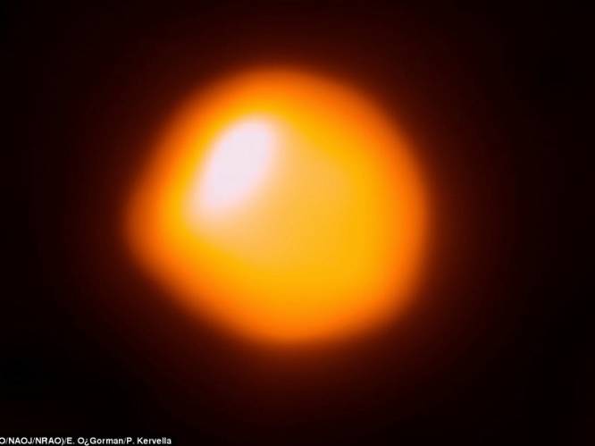 Reuzenster Betelgeuse groter dan de zon