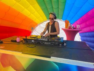 Feathers Events en vzw Meir tekenen present op Antwerp Pride: “Voorbijgangers getrakteerd op streepje muziek”