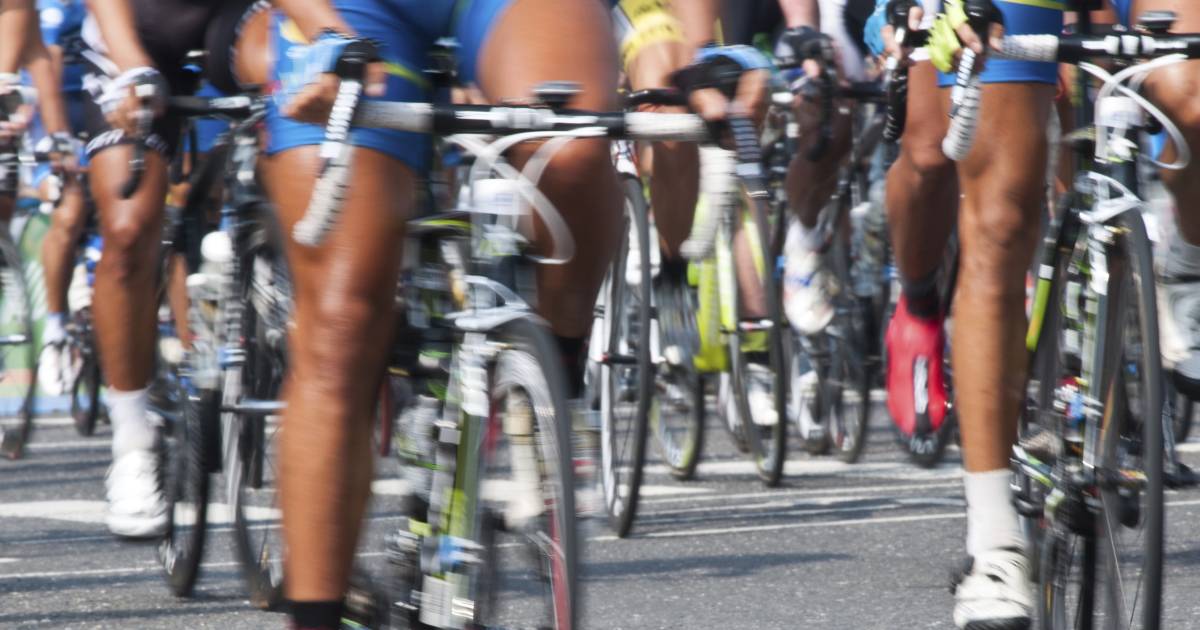 Milan de Meester blijft peloton ternauwernood voor in Hoedekenskerke