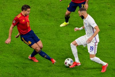 LIVE. Meteen Frans gevaar: Pogba zondert Benzema héérlijk af, maar diens teruglegger vindt geen ploegmaat