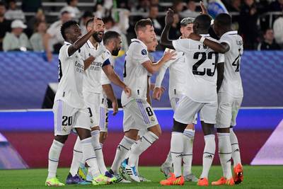 Real pakt met Europese Supercup eerste prijs(je) van het seizoen na eenvoudige zege tegen Frankfurt, Hazard komt niet van de bank