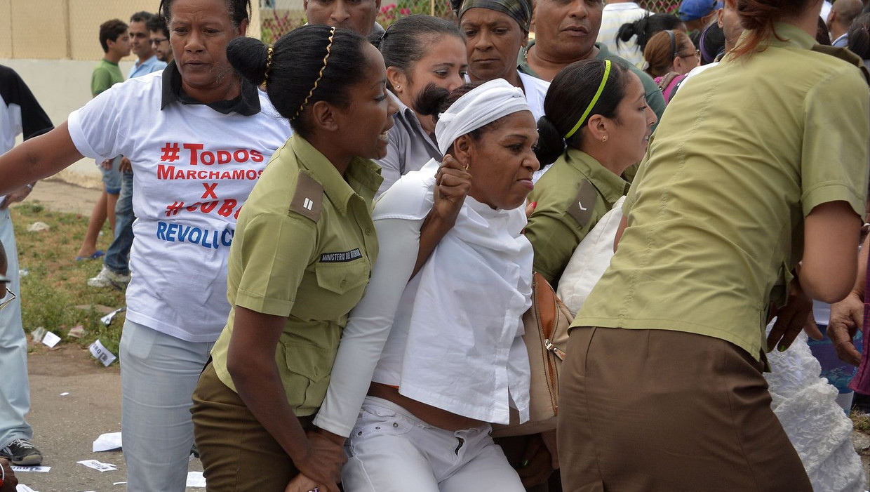De vrouwen demonstreerden tegen de onderdrukking van activisten in het land. Beeld afp