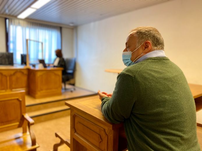 Viroloog Marc Van Ranst werd voor de rechtbank in Mechelen gedagvaard voor 'ongenuanceerde uitspraken'.