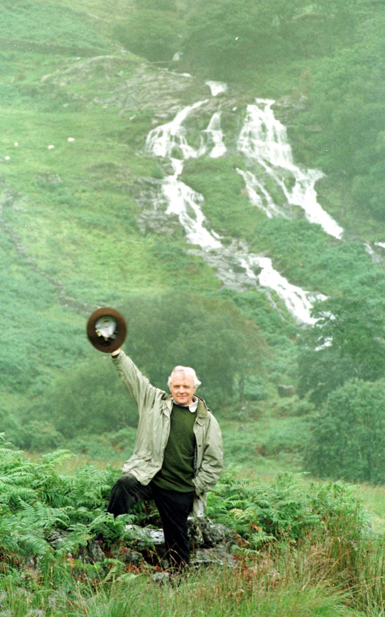 Sir Anthony Hopkins in 1998 in Snowdonia. Beeld Hollandse Hoogte / PA Images / Alamy