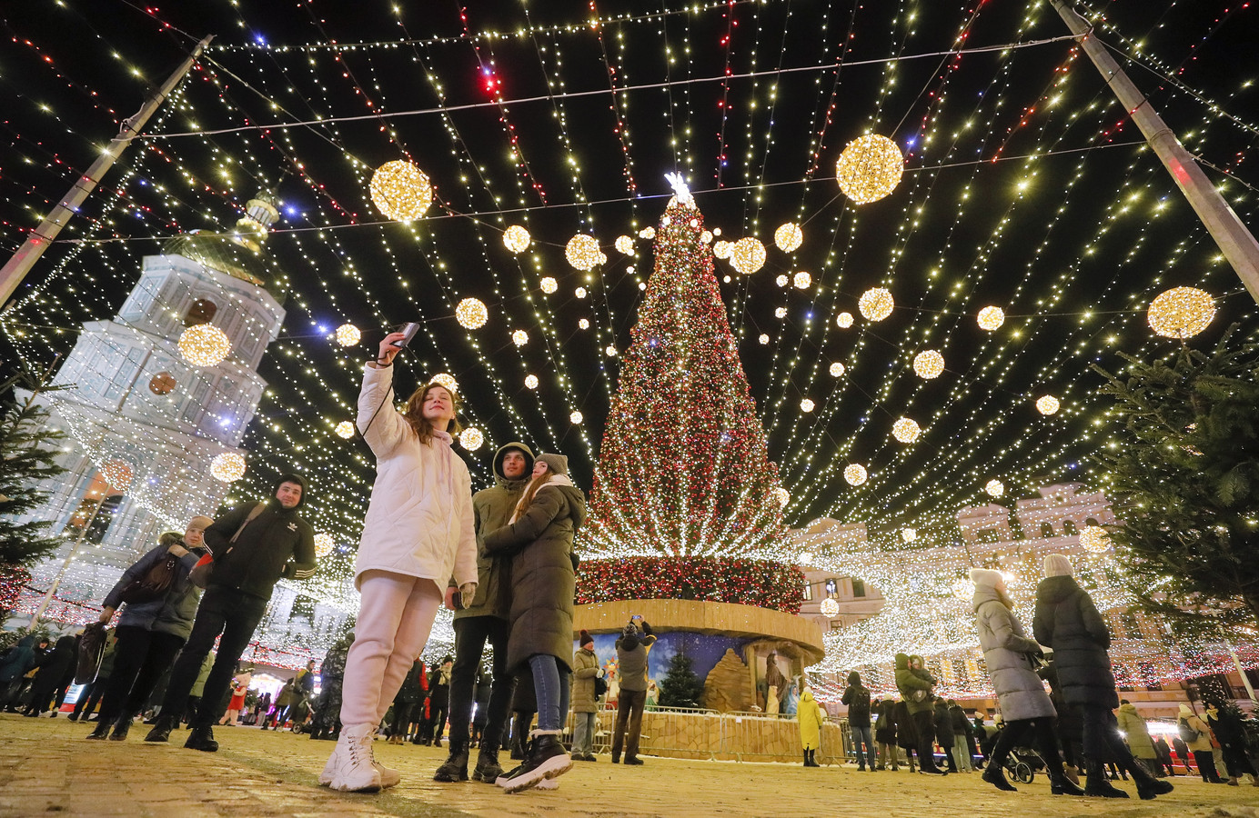 Dé kerstboom van Kiev brengt alsnog licht met Nederlandse generator