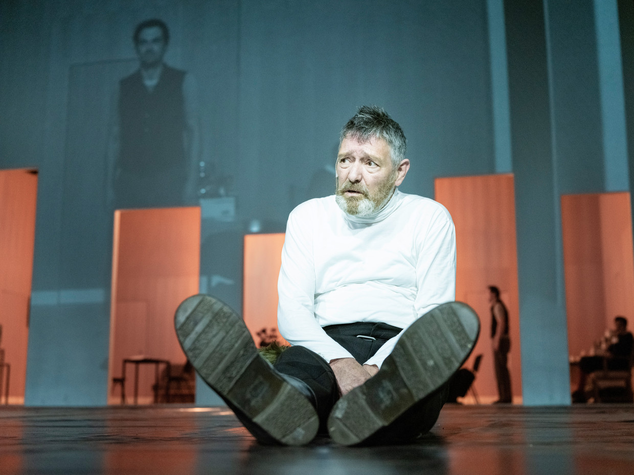 Pierre Bokma als King Lear.