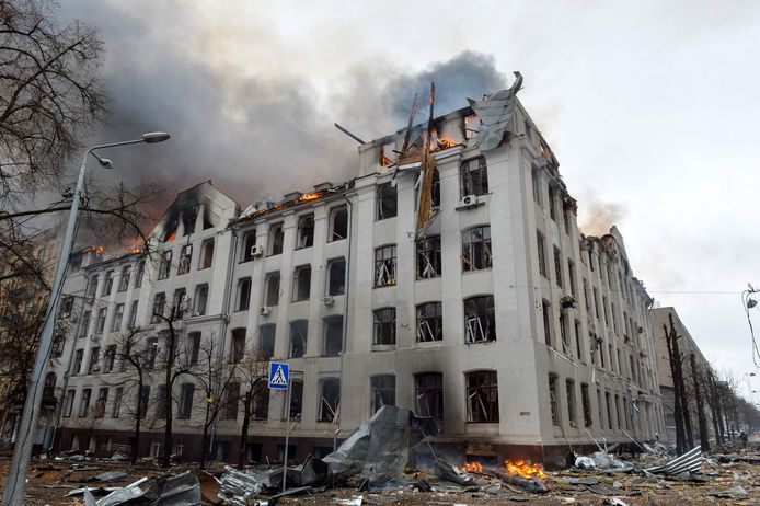 Vanmorgen vonden opnieuw bombardementen plaats in de Oekraïense stad Charkiv. Onder meer de universiteit van de stad werd geraakt.