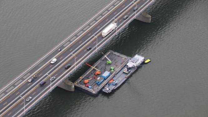 Na vervanging van 2500 bouten aan de Haringvlietbrug is de parallelbaan weer geopend voor alle verkeer