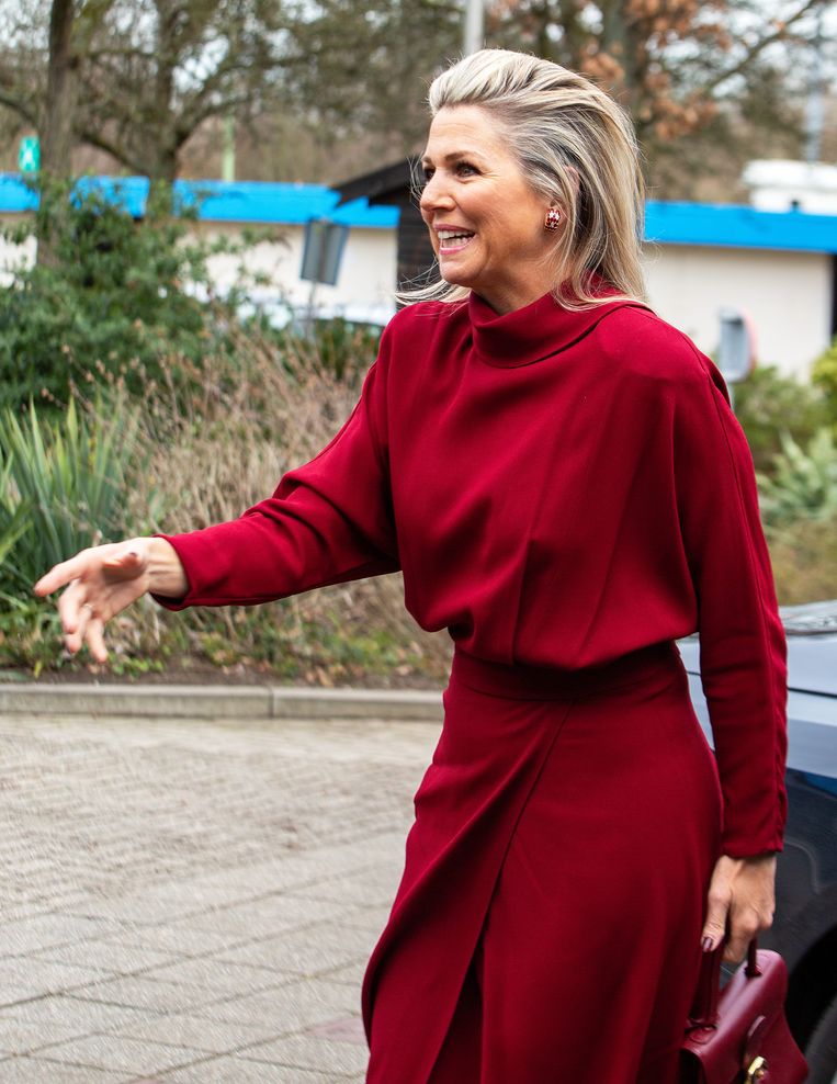 Voor het werkbezoek trok Máxima wederom een rode outfit uit de kast.  Beeld Brunopress/Pool/van der Werf