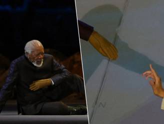 Morgan Freeman droeg opvallende handschoen tijdens openingsshow van WK voetbal (en dit is waarom)